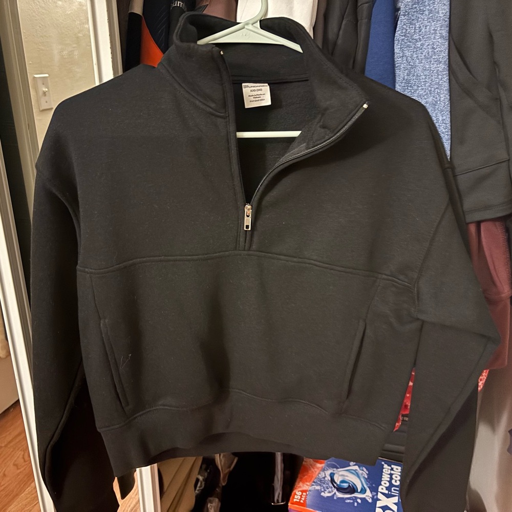 No Boundaries Women's Black Zip-Up Sweater